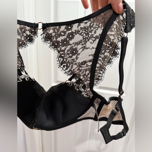 Victoria’s Secret Elegant Black Lace Bralette 34D - Picture 6 of 7